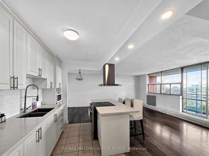 Property Photo:  2645 Kipling Avenue 1811  ON M9V 3S6 