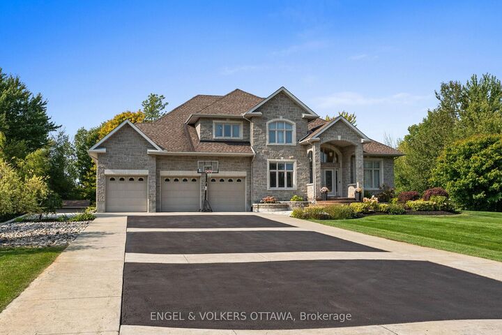 Property Photo:  1028 Rick Hansen Crescent  ON K4P 1M4 