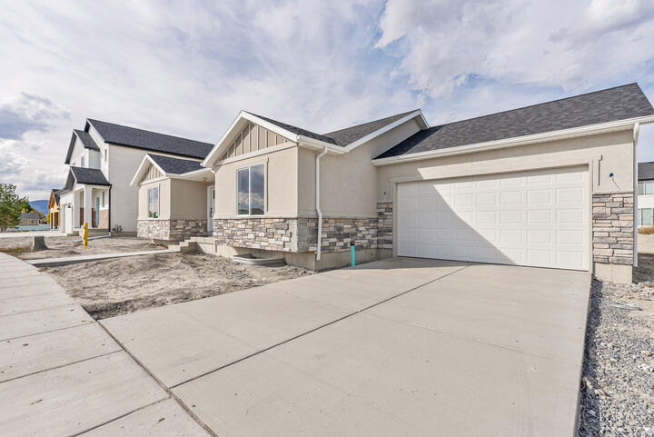 Property Photo:  2275 E Morning Glory Way Way  UT 84005