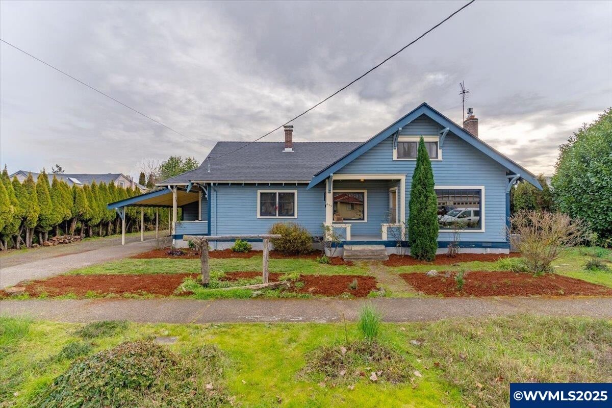 Property Photo:  633 SE Ash St  OR 97338 