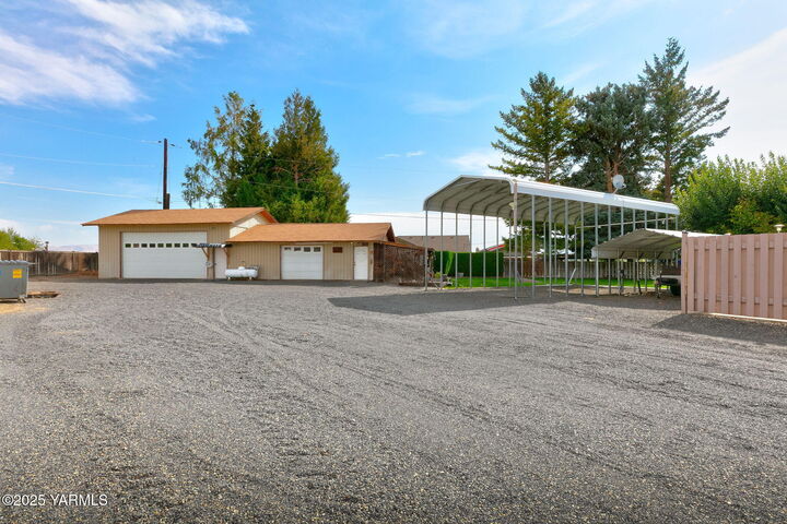 Property Photo: 2901 S 34th Ave WA 98903