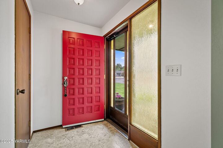 Property Photo: 2901 S 34th Ave WA 98903