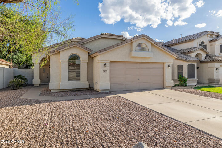 Property Photo:  527 E Kyle Court  AZ 85296 