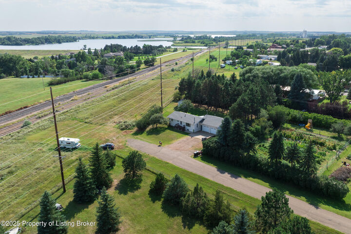 Property Photo:  52 27th Avenue SW  ND 58601 