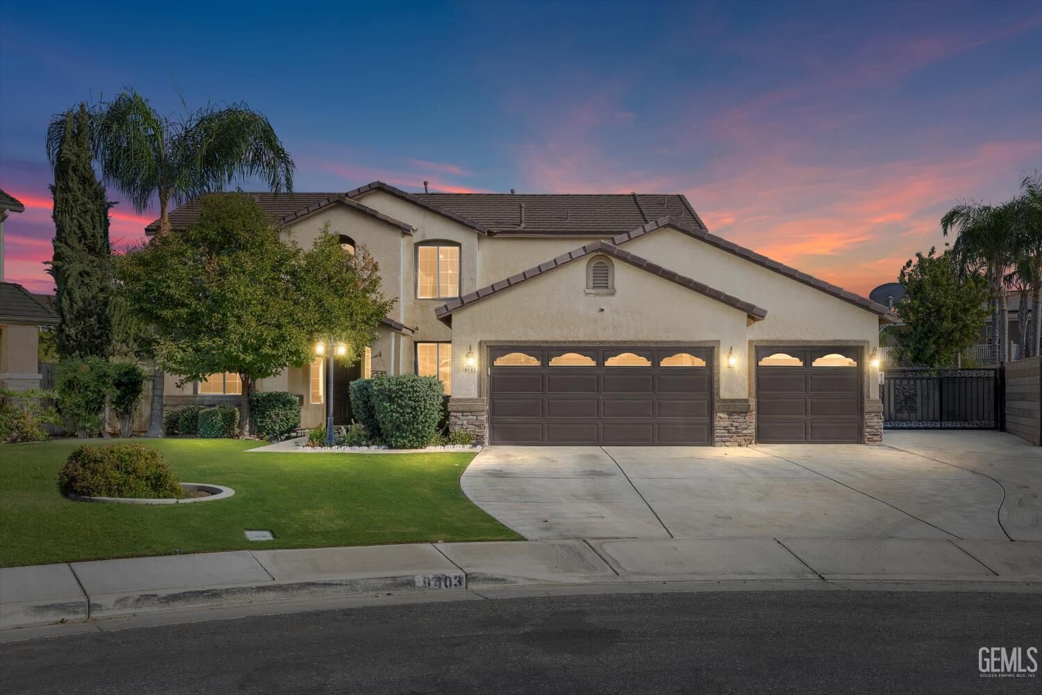 Property Photo:  9403 Metropolitan Way  CA 93311 