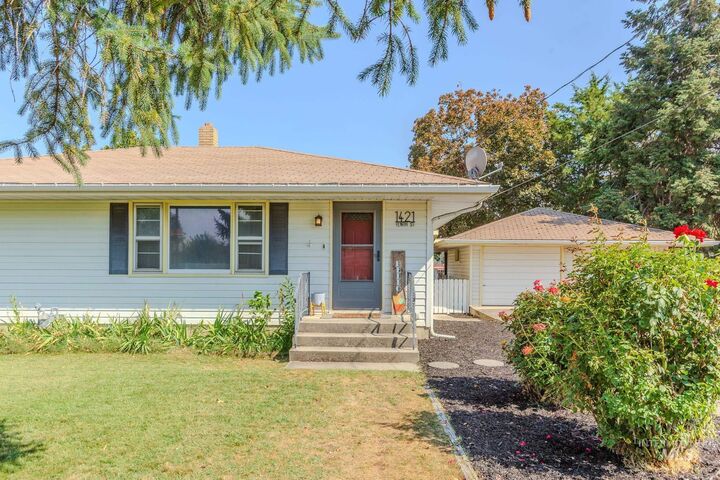 Property Photo:  1421 10th Street  WA 99403