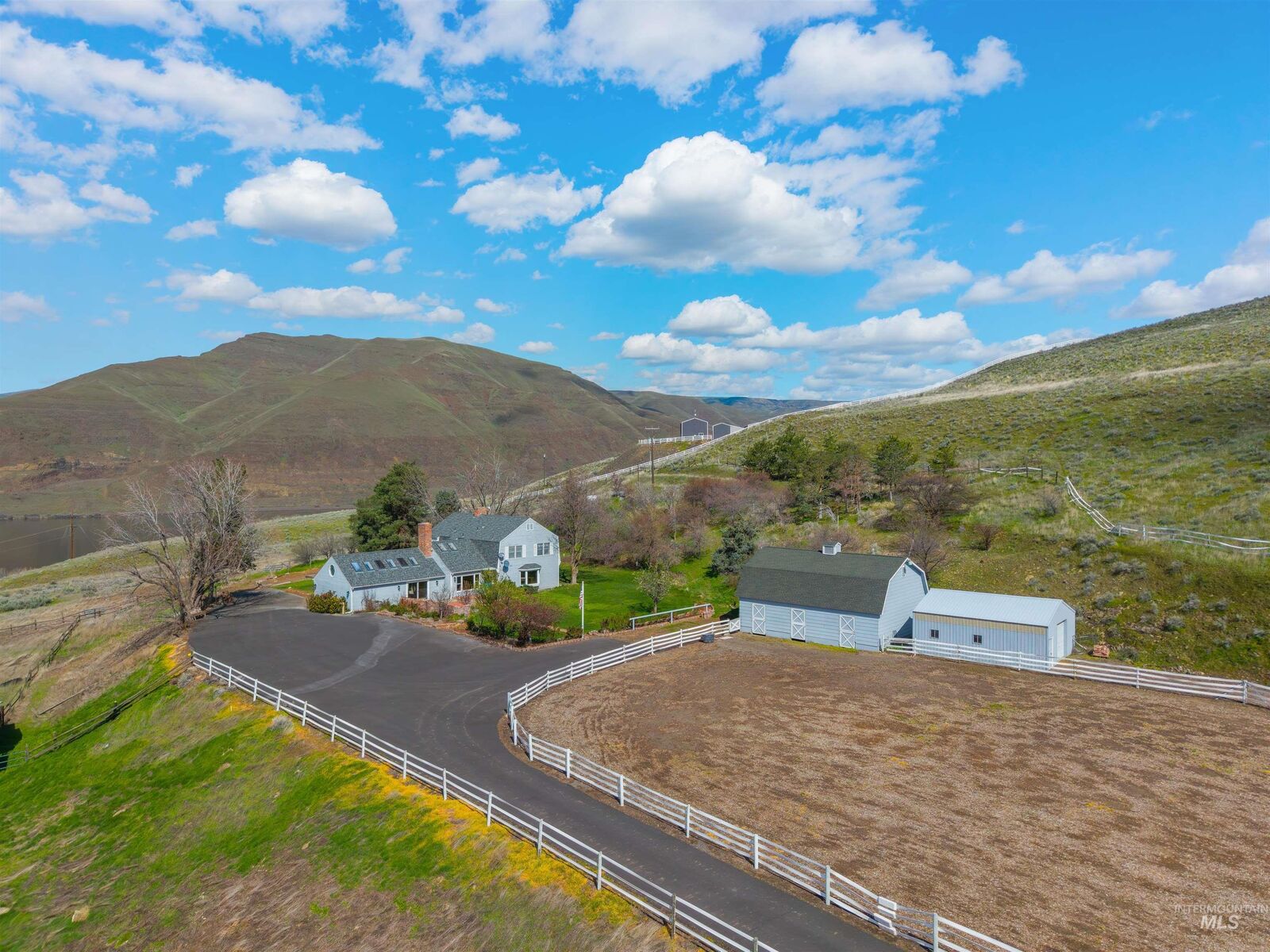 Property Photo:  531 Silcott Road  WA 99403 