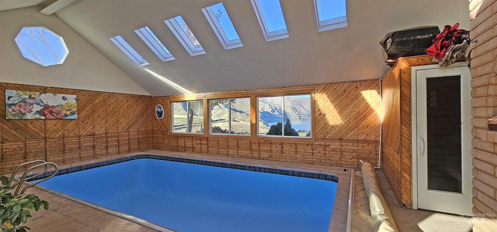 Property Photo: 531 Silcott Road WA 99403