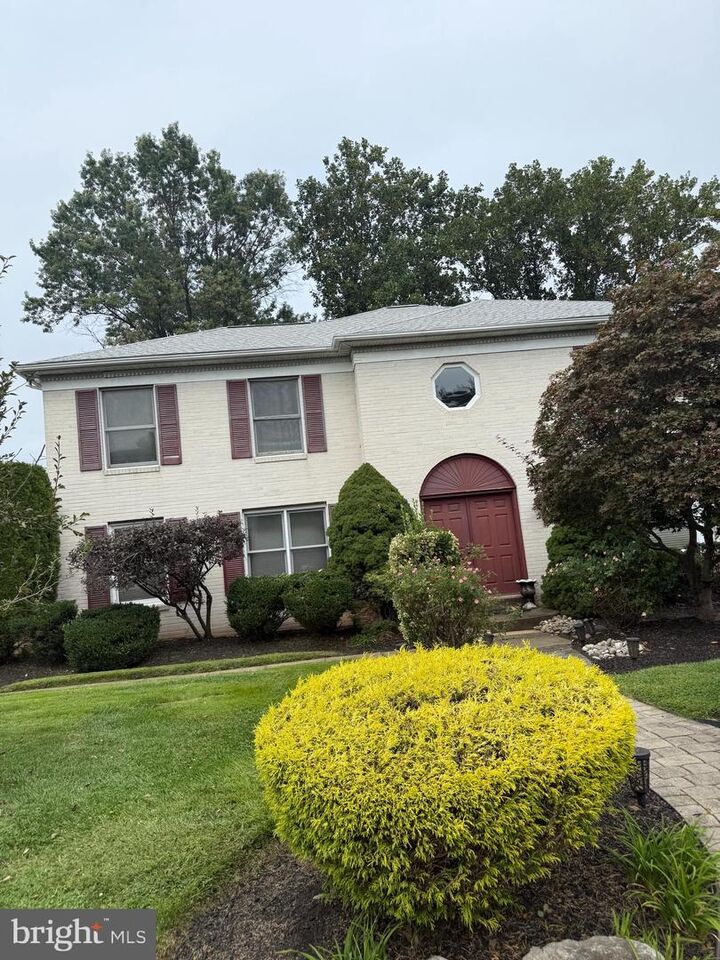 Property Photo:  21 Roy Lane  PA 19006 