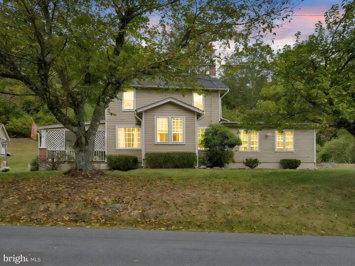 Property Photo:  423 Cottontail Lane  PA 18353 
