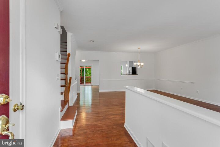 Property Photo: 43088 Candlewick Square VA 20176