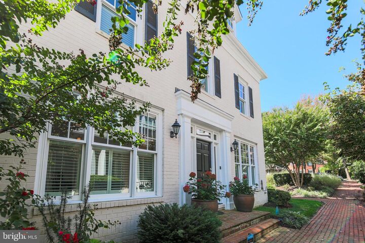 Property Photo:  943 Powhatan Street  VA 22314 