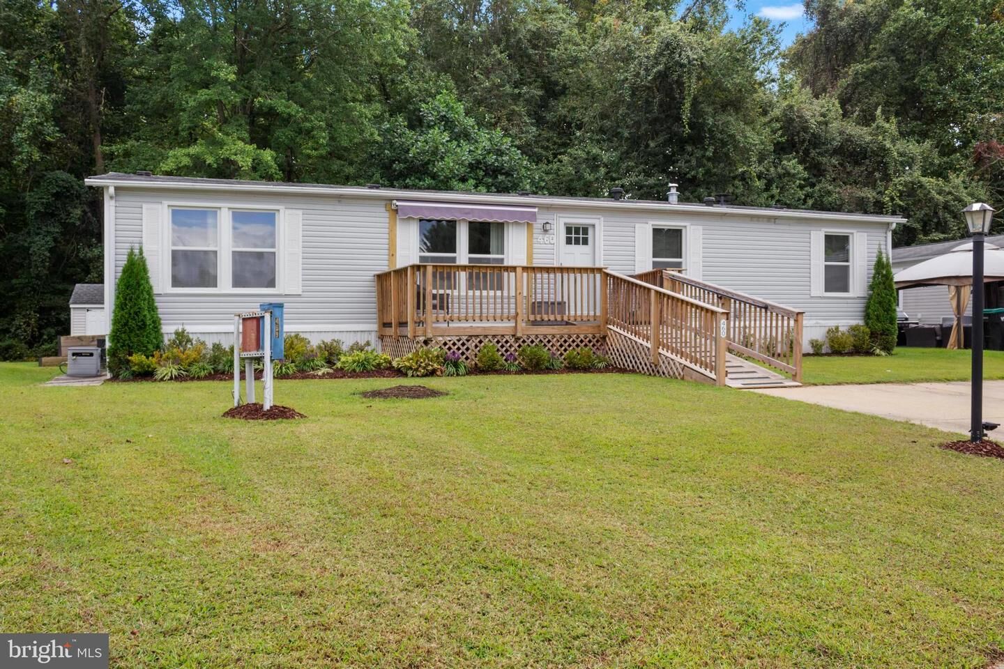 Property Photo: 460 Sarah Anne Drive MD 20711