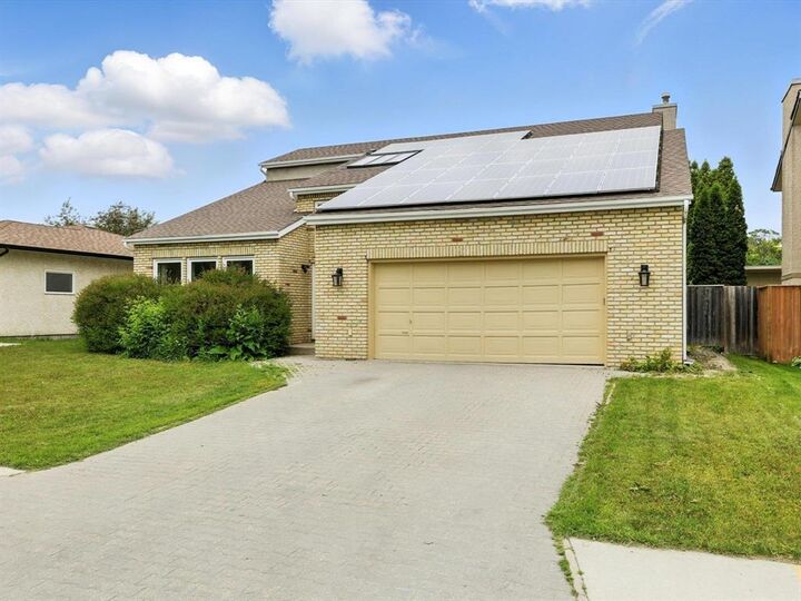 Property Photo:  159 Ambassador Row  MB R2V 3M1 