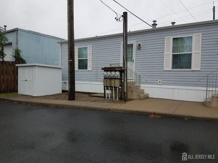 Property Photo: 852 N US Hwy 1 N N NJ 08817
