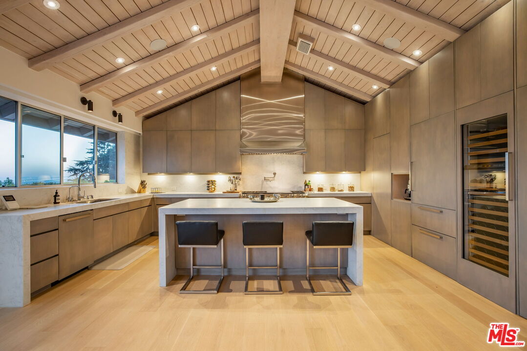 Property Photo: 1822 Westridge Rd CA 90049