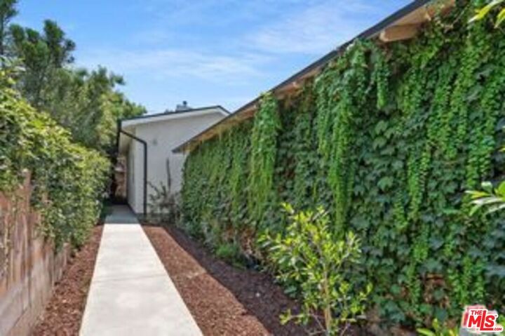 Property Photo:  6918 Bellingham Ave  CA 61605 
