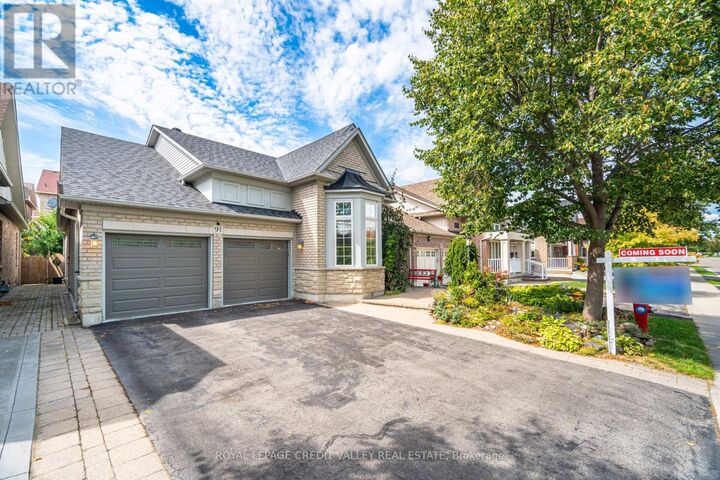 Property Photo: 91 Trailside Walk ON L6S 6H6