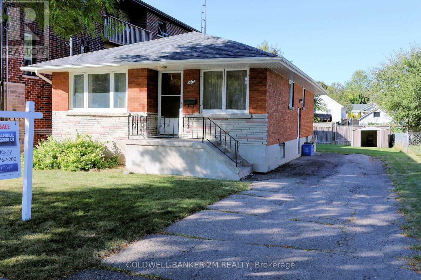 Photo de la propriété:  90 Cromwell Avenue  ON L1J 4T6 