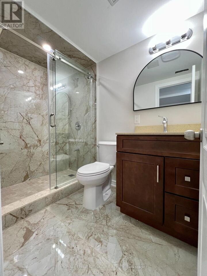Photo de la propriété:  843 Cedarbrae Avenue  ON L9T 3W9 