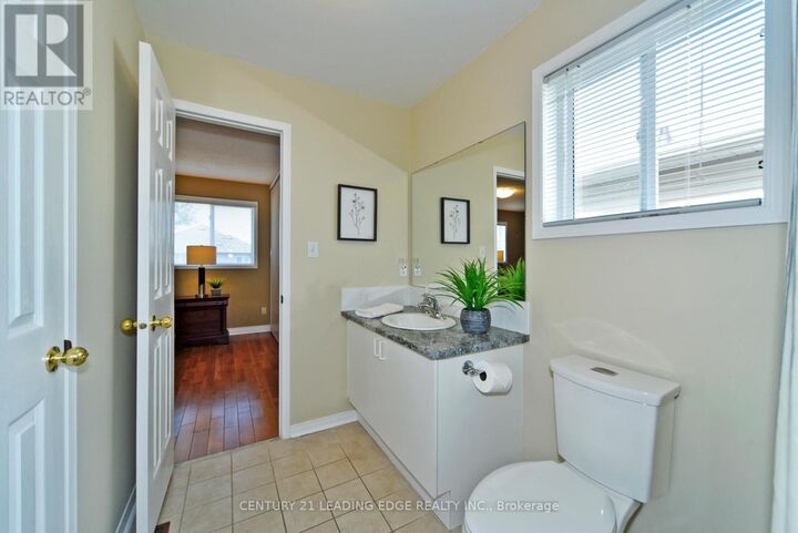 Photo de la propriété:  548 Nottingham Crescent  ON L1K 2V6 
