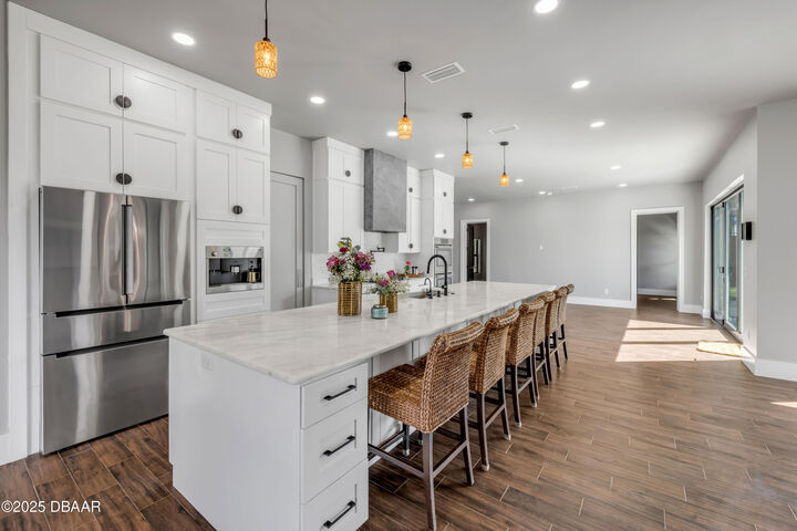 Property Photo: 1707 N Peninsula Avenue FL 32169