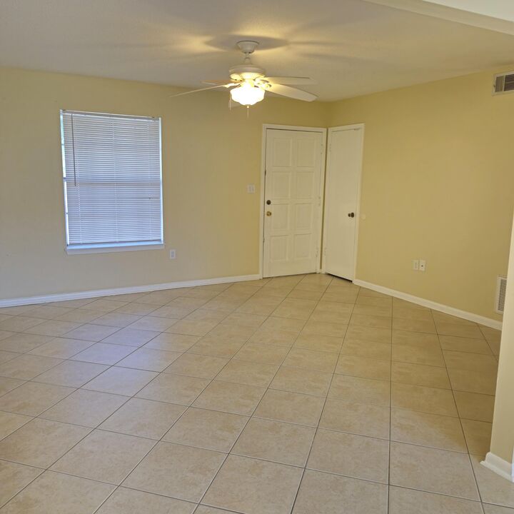 Property Photo: 308 NW Victoria Avenue FL 32548