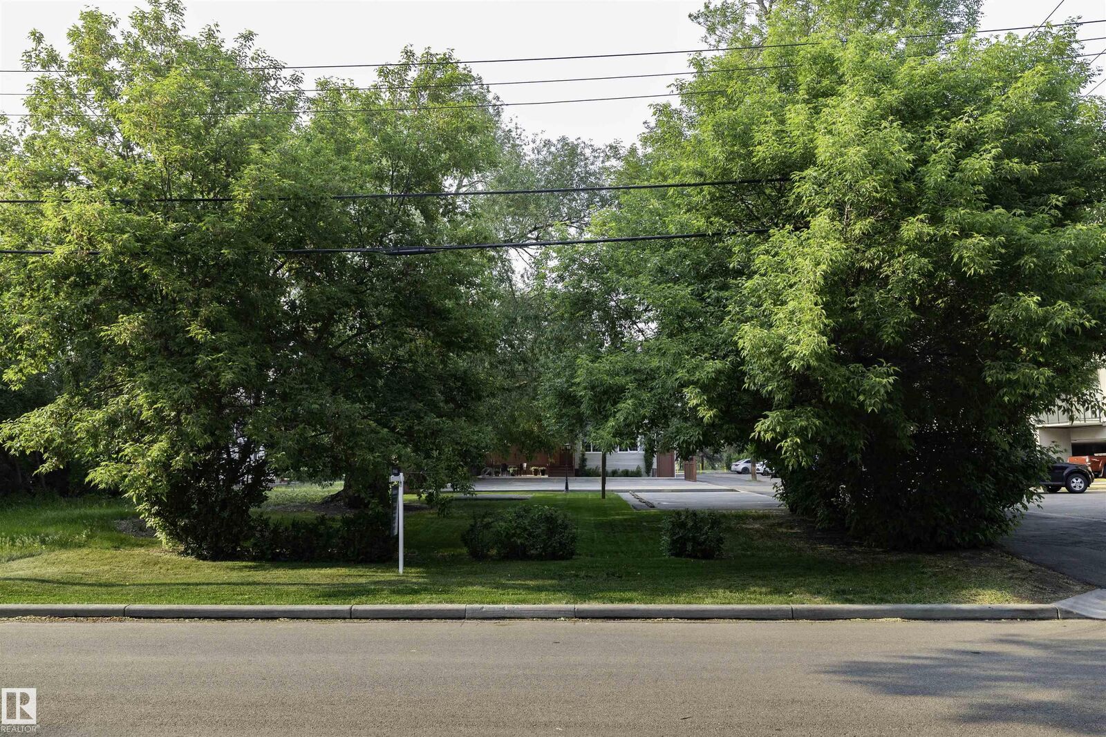 Property Photo:  10416 87 Avenue NW  AB T6E 2P4 