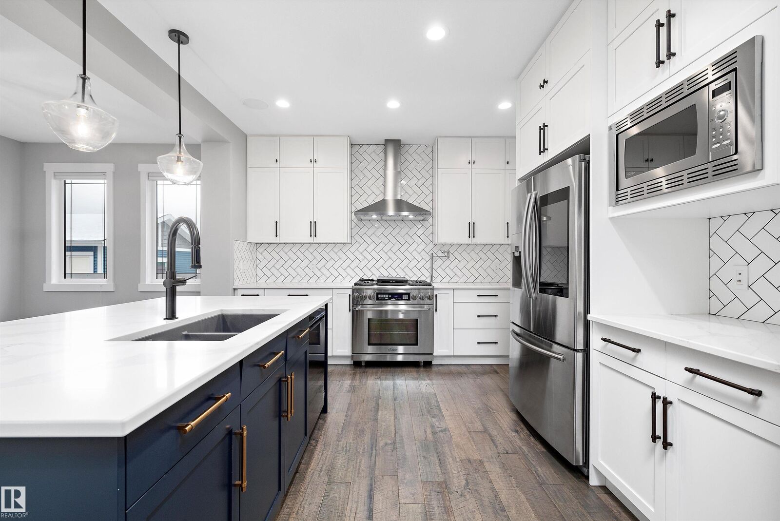 Property Photo:  4229 Veterans Way NW  AB T5E 6W7 