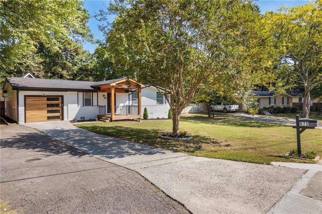 Property Photo:  675 Inglewood Drive SE  GA 30080 