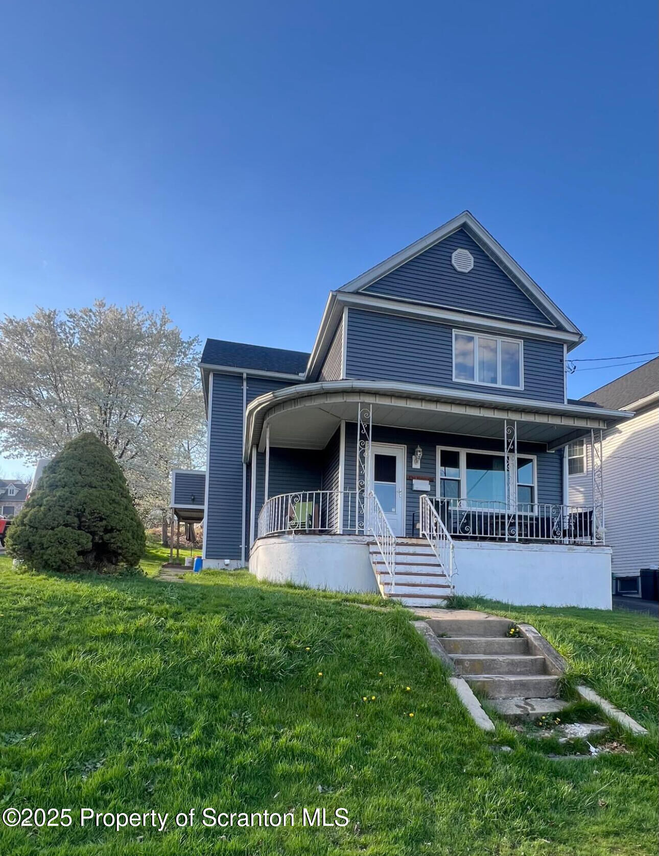Property Photo:  1163 Breaker Street  PA 18519 