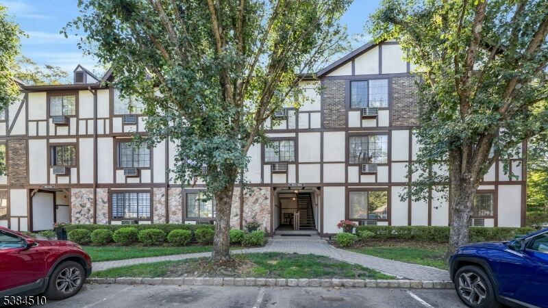 Property Photo:  916 Thoreau Ct 916  NJ 07430 