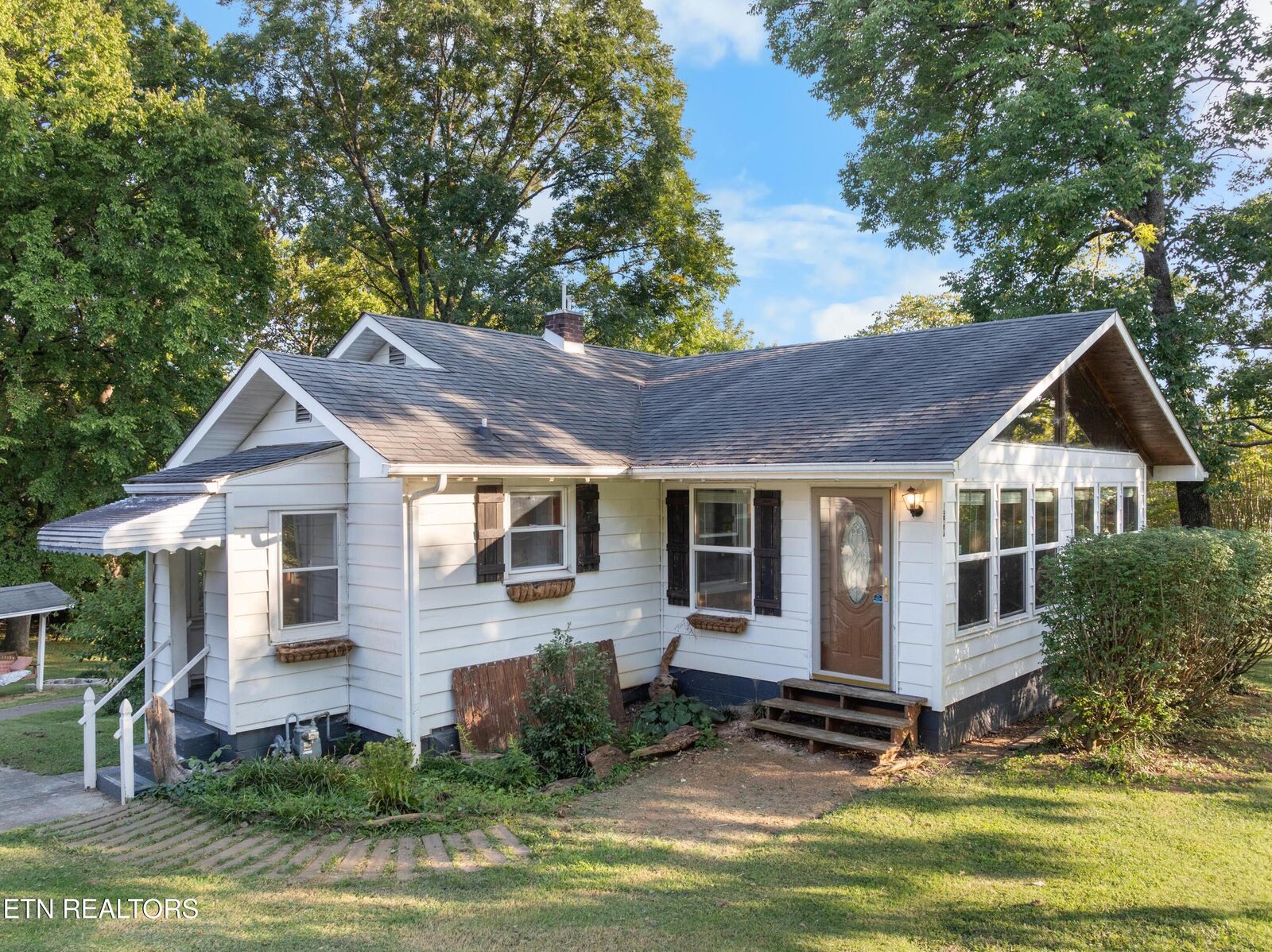 Property Photo:  1500 Reaves Rd  TN 37912 