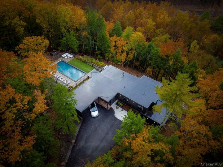 Property Photo:  1083 Ashokan Road  NY 12401 