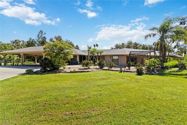 Property Photo: 701 Eaglenook Way FL 34229