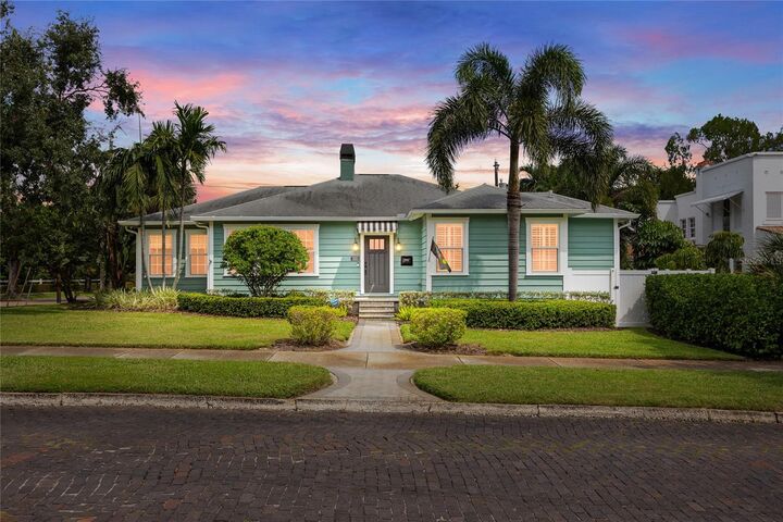105 25th Avenue NE  St Petersburg FL 33704 photo