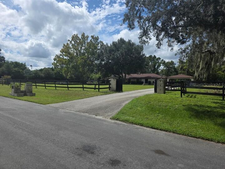 Property Photo: 120 Creek Crossing Road FL 32128