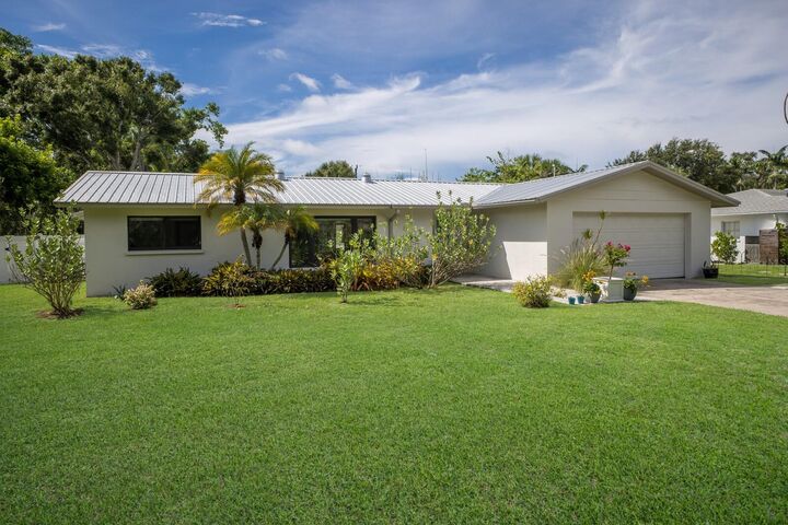 Property Photo:  426 N Shore Drive  FL 34234 