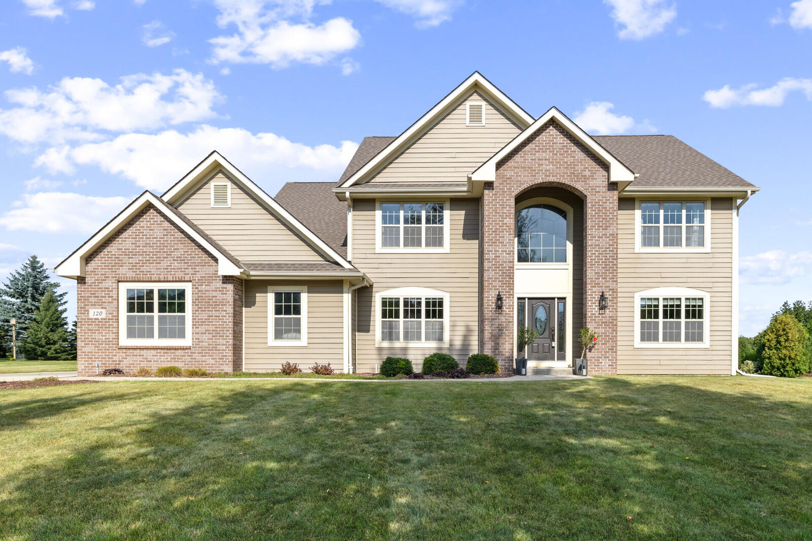 Property Photo: 120 Kestrel Way WI 53029