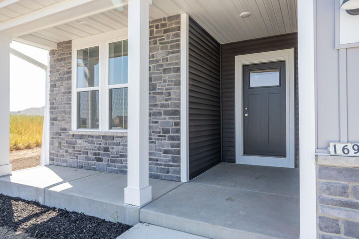 Property Photo:  1690 Whalen Dr  WI 53066 