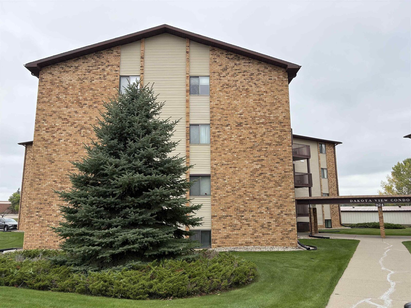 Property Photo:  924 28th Ave  Unit 401A SW  ND 58701 