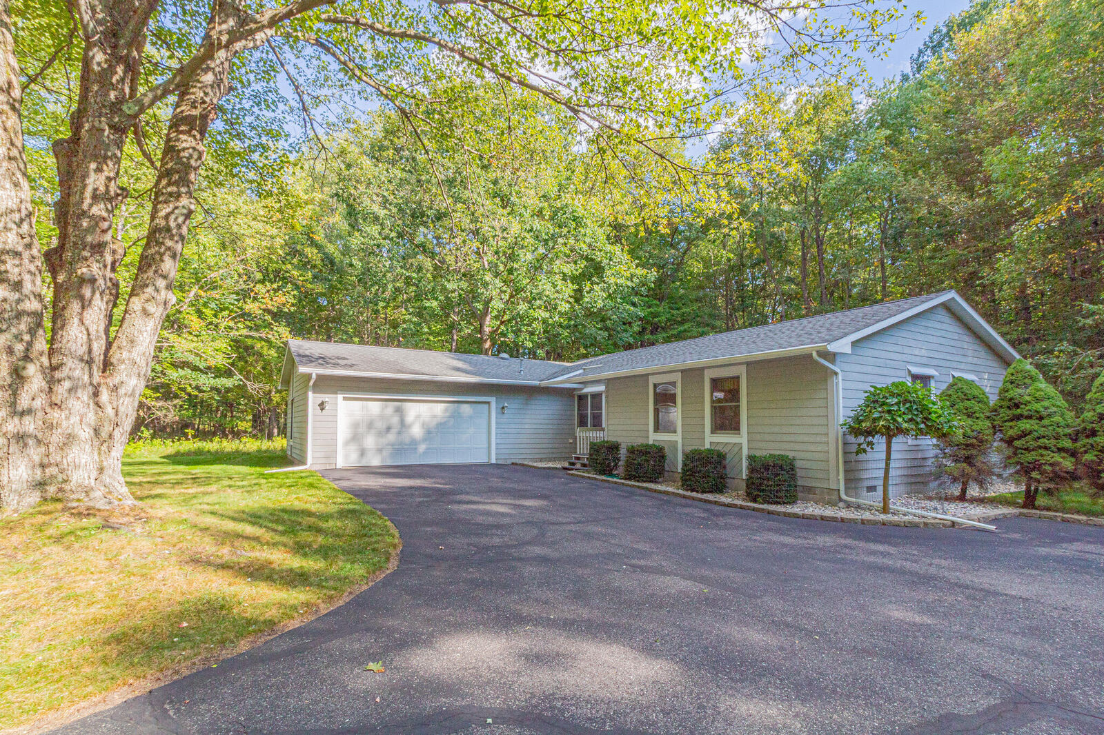Property Photo:  6327 Clubhouse Drive E  MI 49346 
