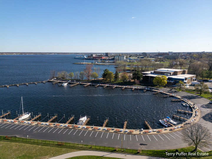 942 Boardwalk Cove Drive  Muskegon MI 49441 photo