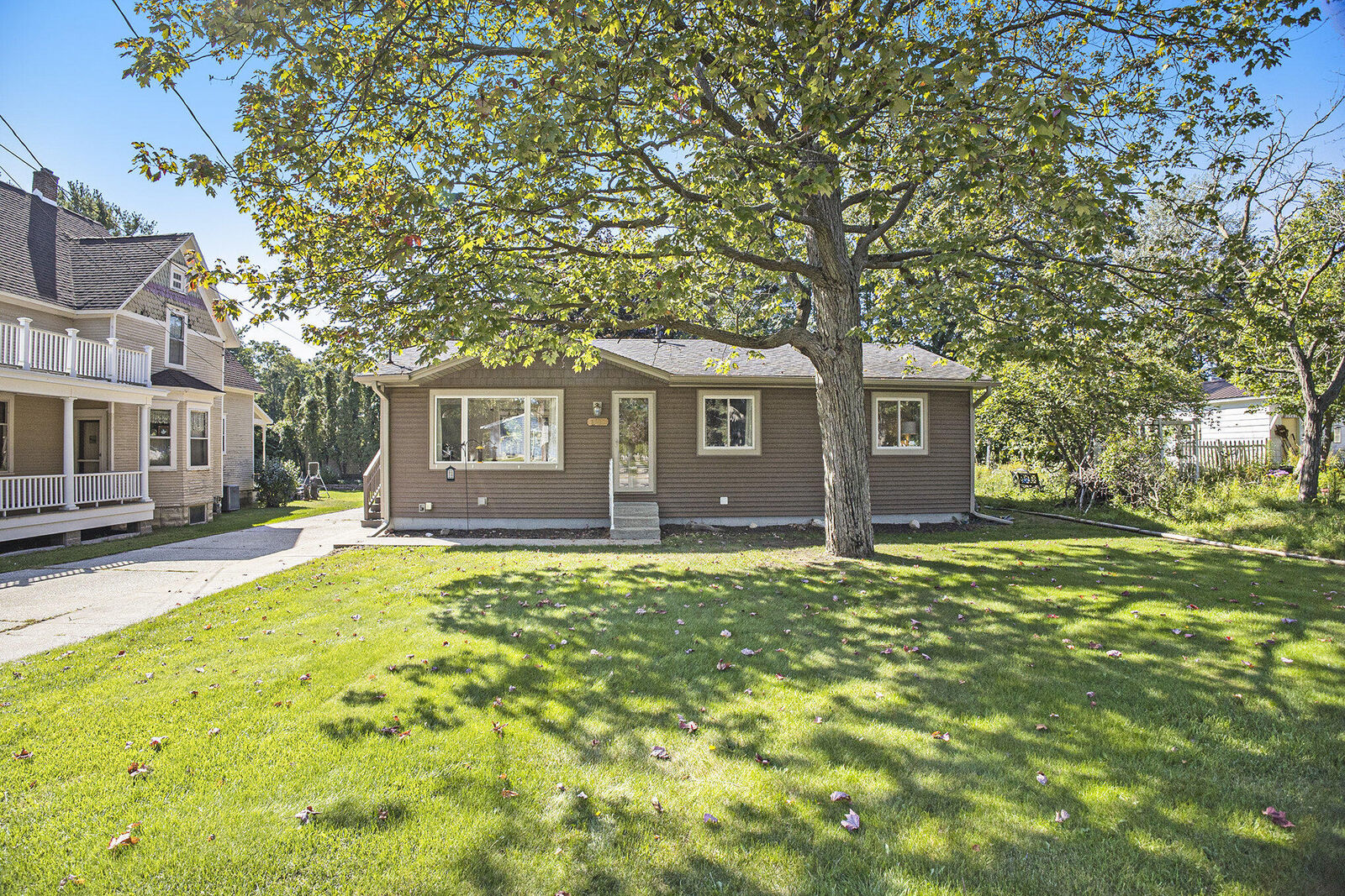 Property Photo:  1600 Waverly Avenue  MI 49417 