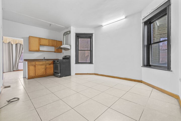 Property Photo:  450 W 29th Street  IL 60616