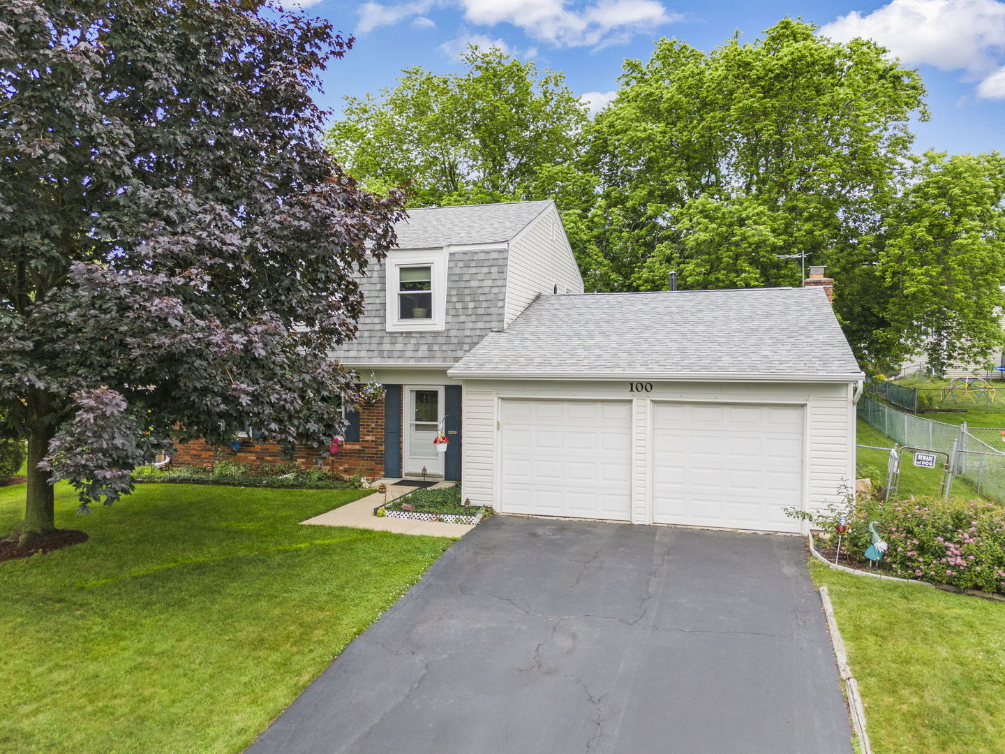 Property Photo:  100 Ellington Drive  IL 60194 