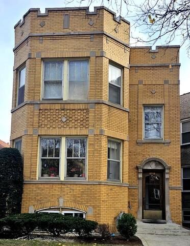 Property Photo: 6719 N Campbell Avenue 2 IL 60645