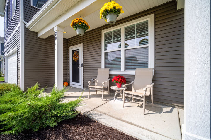 Property Photo:  2011 Magnolia Lane  IL 60097 