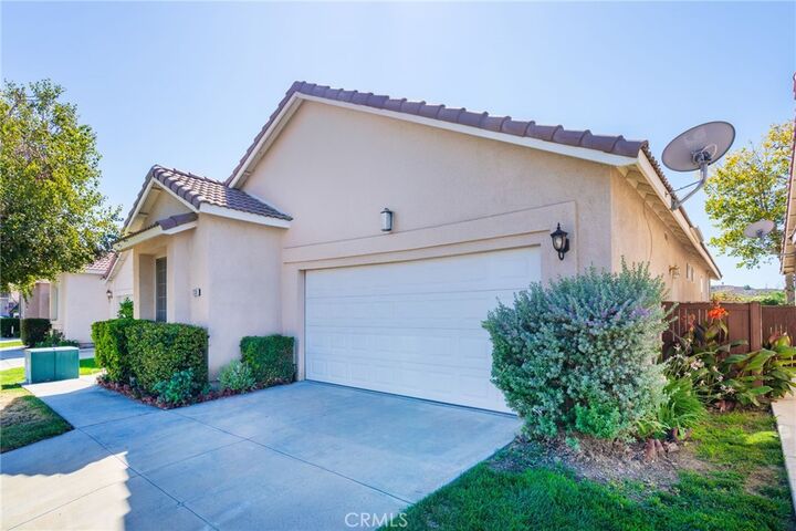 Property Photo: 736 Camino De Oro CA 92543