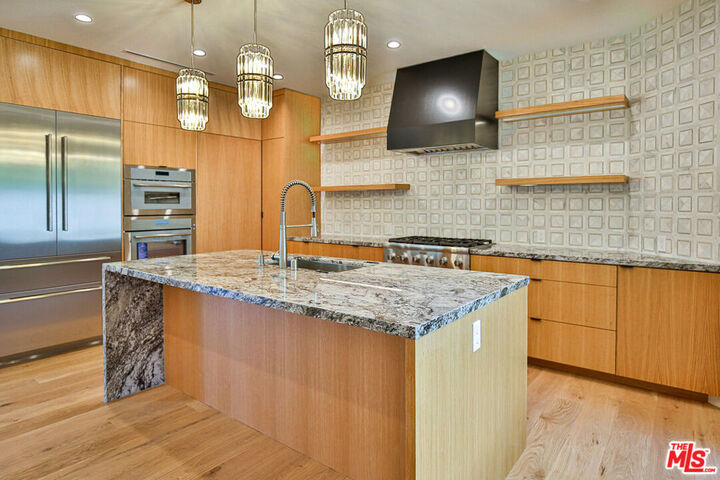 Property Photo:  6427 Hedding Street  CA 90045 